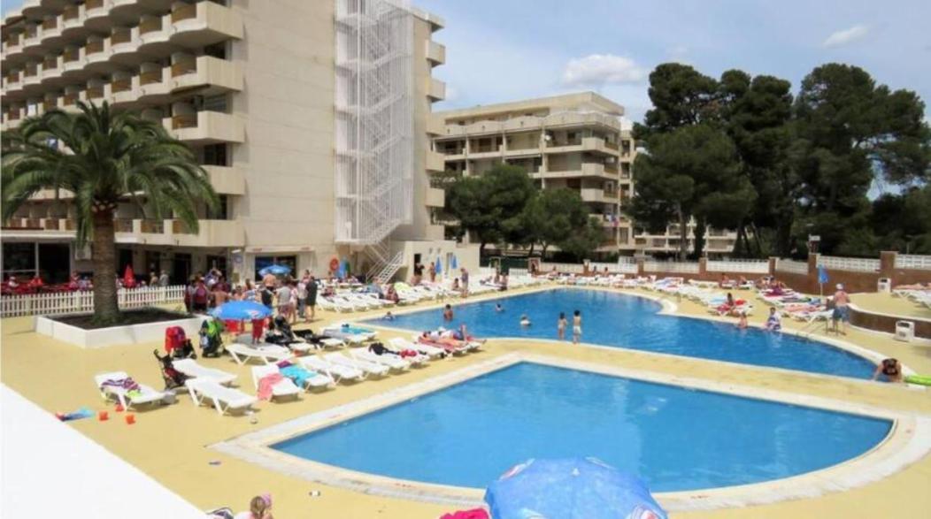 Con Piscina En Apartament