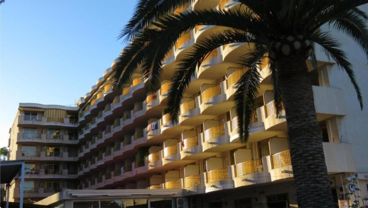 Apartment Con Piscina En *