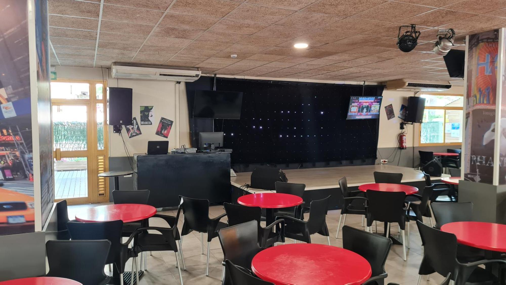 Con Piscina En Apartament Salou