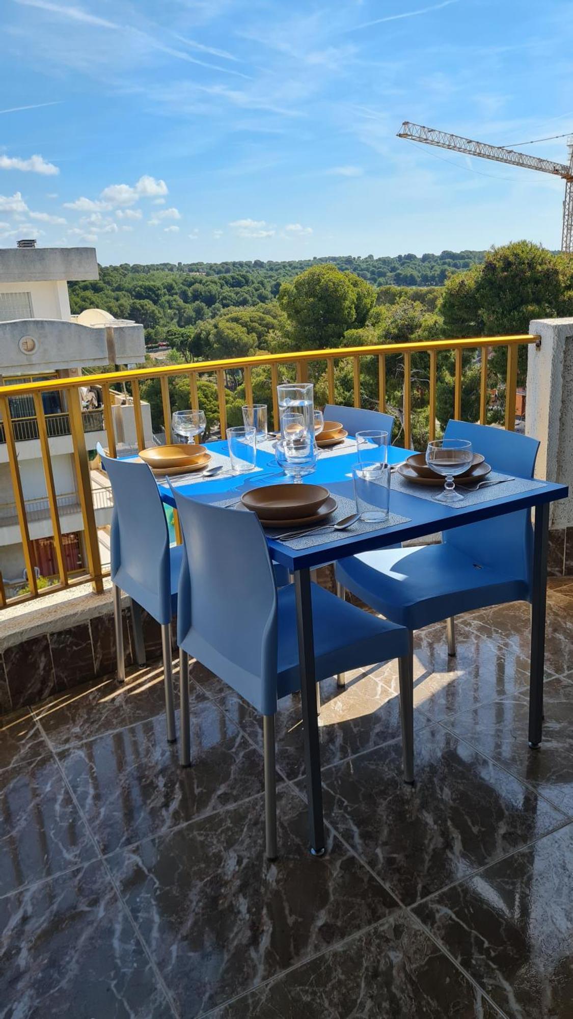 Apartament Con Piscina En *