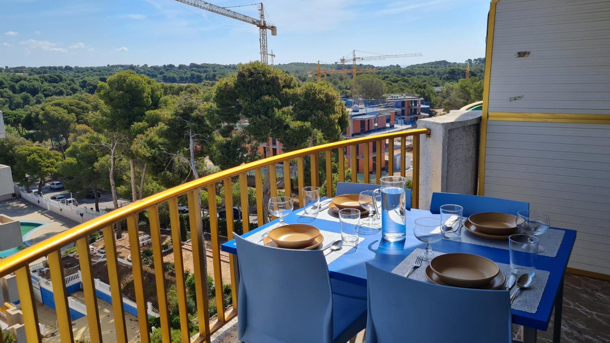 Apartament Con Piscina En *